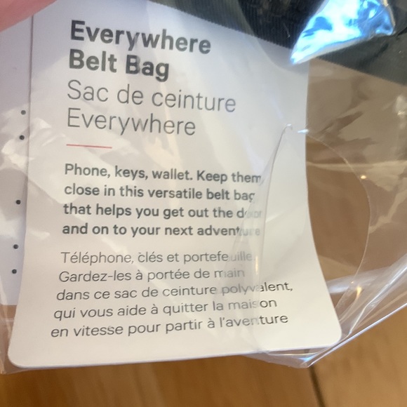 Lululemon Everywhere Belt Bag black with silver hardware - Picture 4 of 7